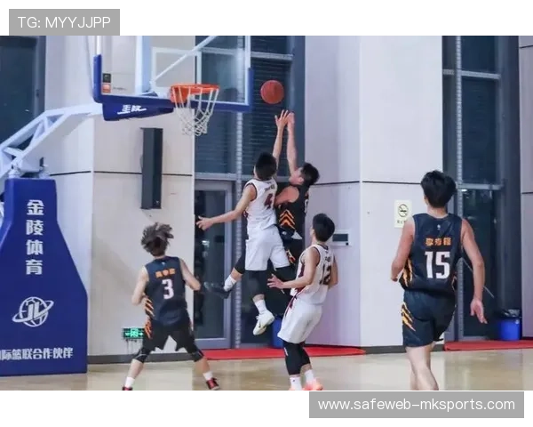 上海队传导球寻最佳出手机会 全场25次助攻展团队篮球 上海队传导球寻最佳出手机会 全场25次助攻展团队篮球